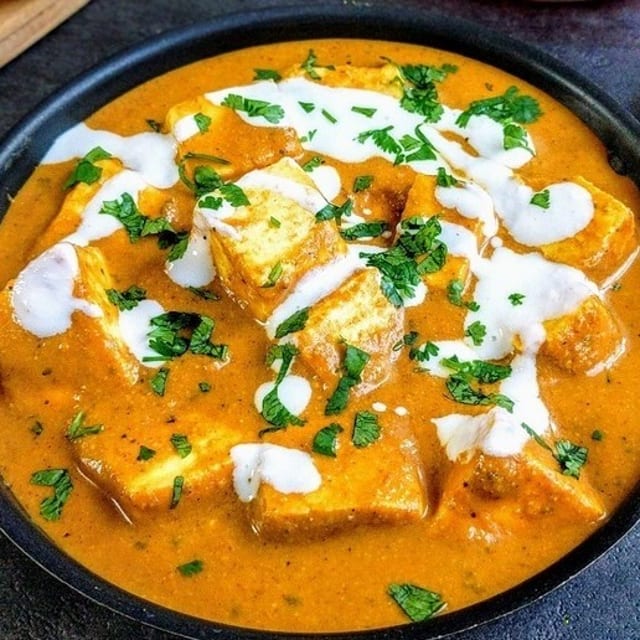 Shahi paneer with rice & naan.