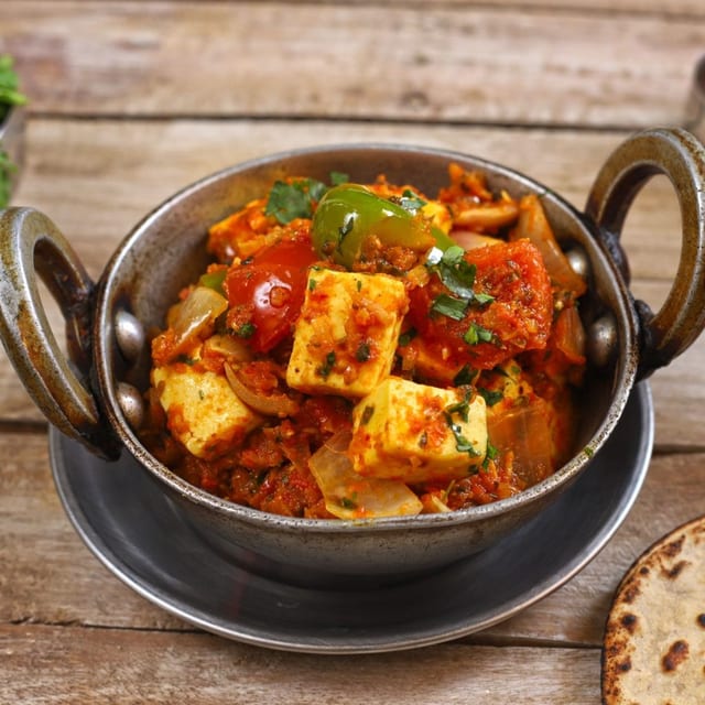 Kadai paneer with rice & naan.